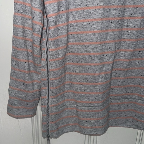Gray and Peach Top by Lou & Grey Size Small - Picture 3 of 7